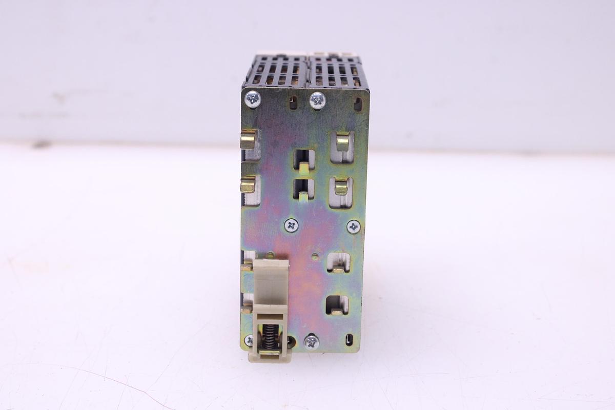 Usado  Fuente de Alimentación conmutada regulada Telemecanique ABL7 RE2405