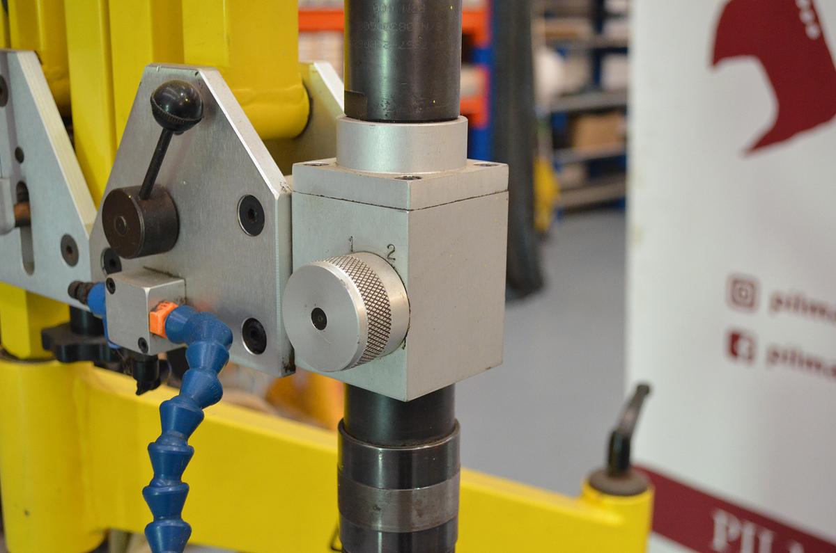 Usado Roscadora neumática CMA modelo NR-12