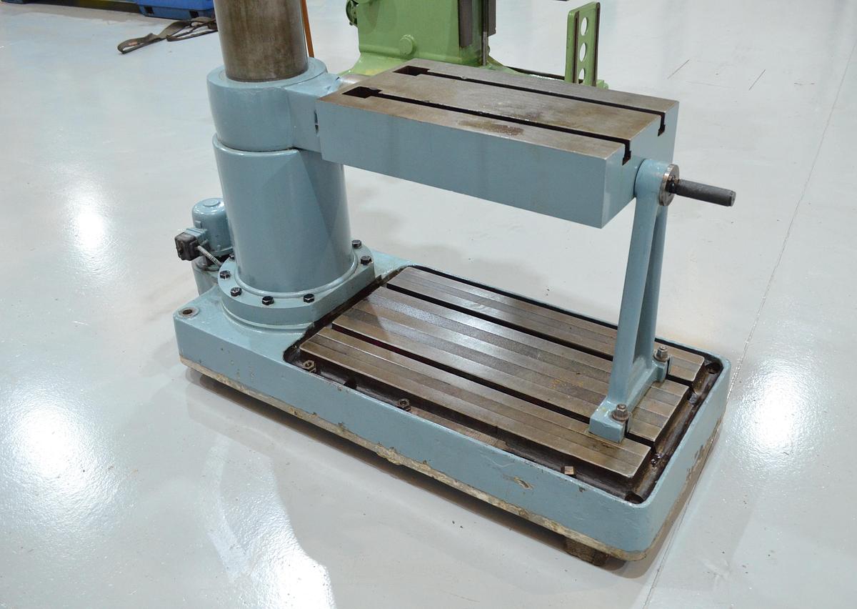 Usado Taladro radial TAGO M-900 broca 40mm