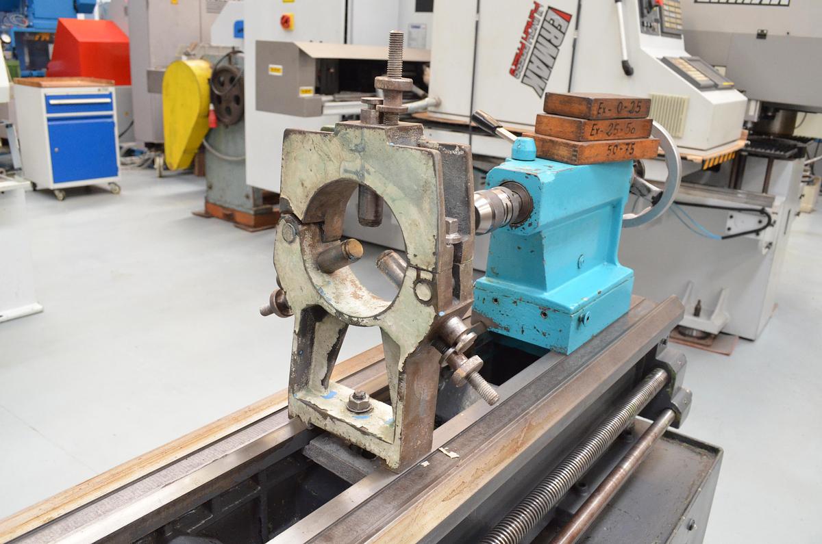 Usado Torno Pinacho L1-225 de 1650mm e.p. Azul