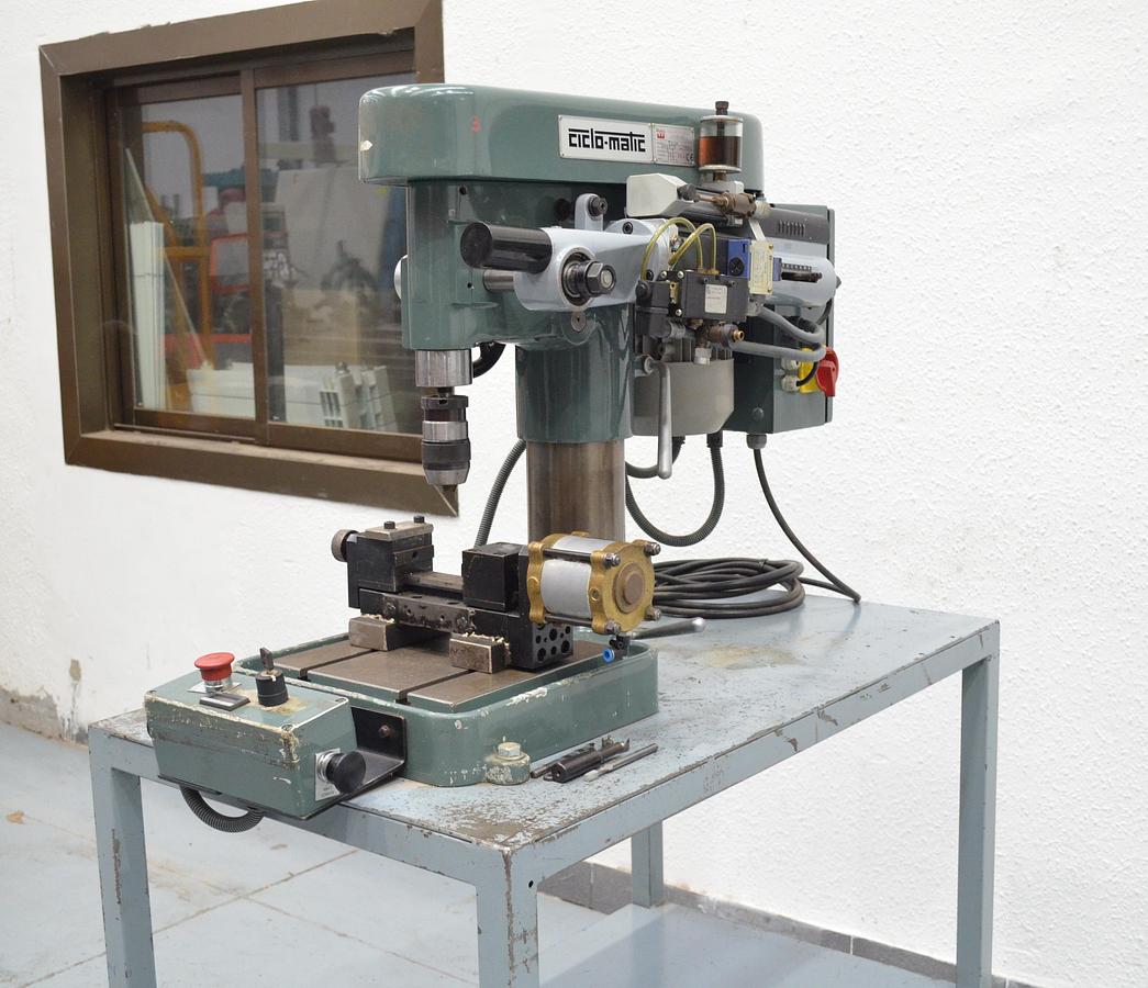 Usado Taladro sobremesa automático Aikartu Ciclo-Matic TCOR Año 2006