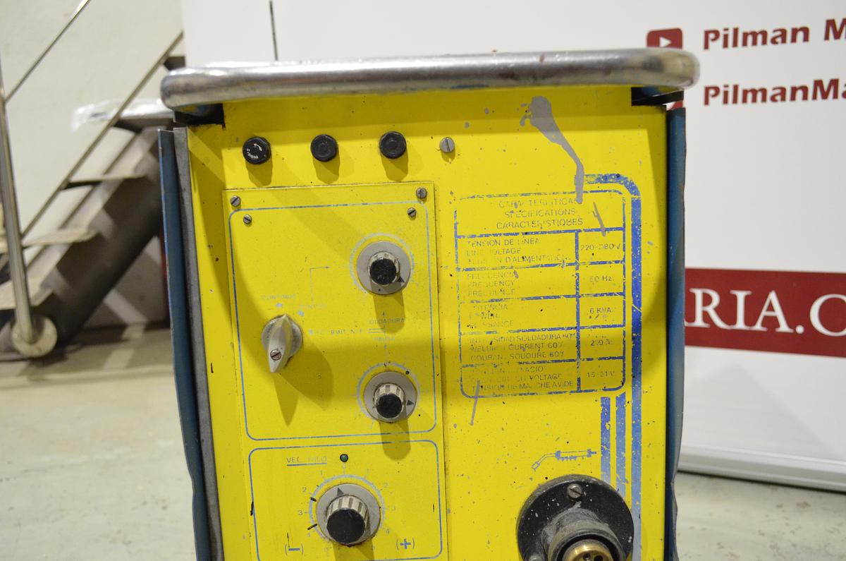 Usado Maquina soldar hilo Sunarc HC-210