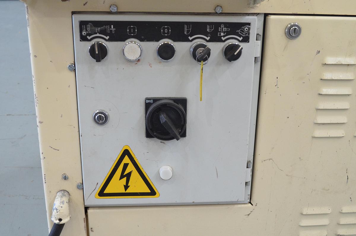 Usado Punzonadora Hidráulica Geka 80 S