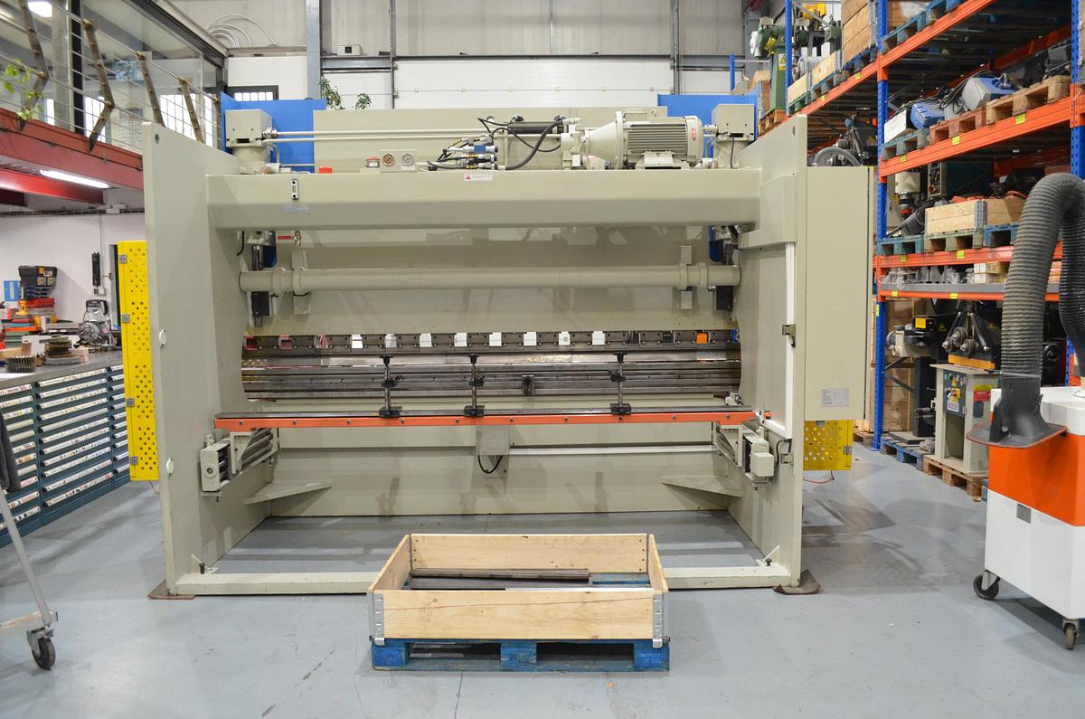 Usado Plegadora hidráulica Hidrogarne AP 4100x120tn