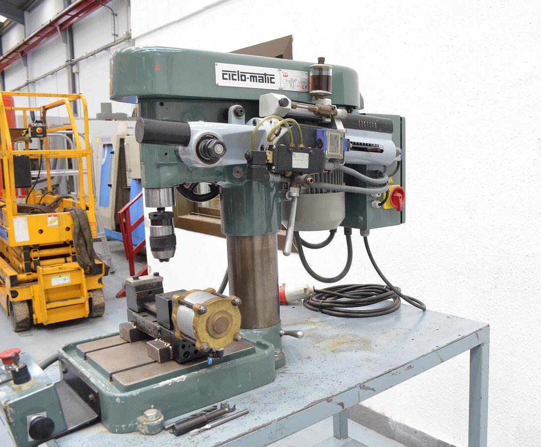 Usado Taladro sobremesa automático Aikartu Ciclo-Matic TCOR Año 2006