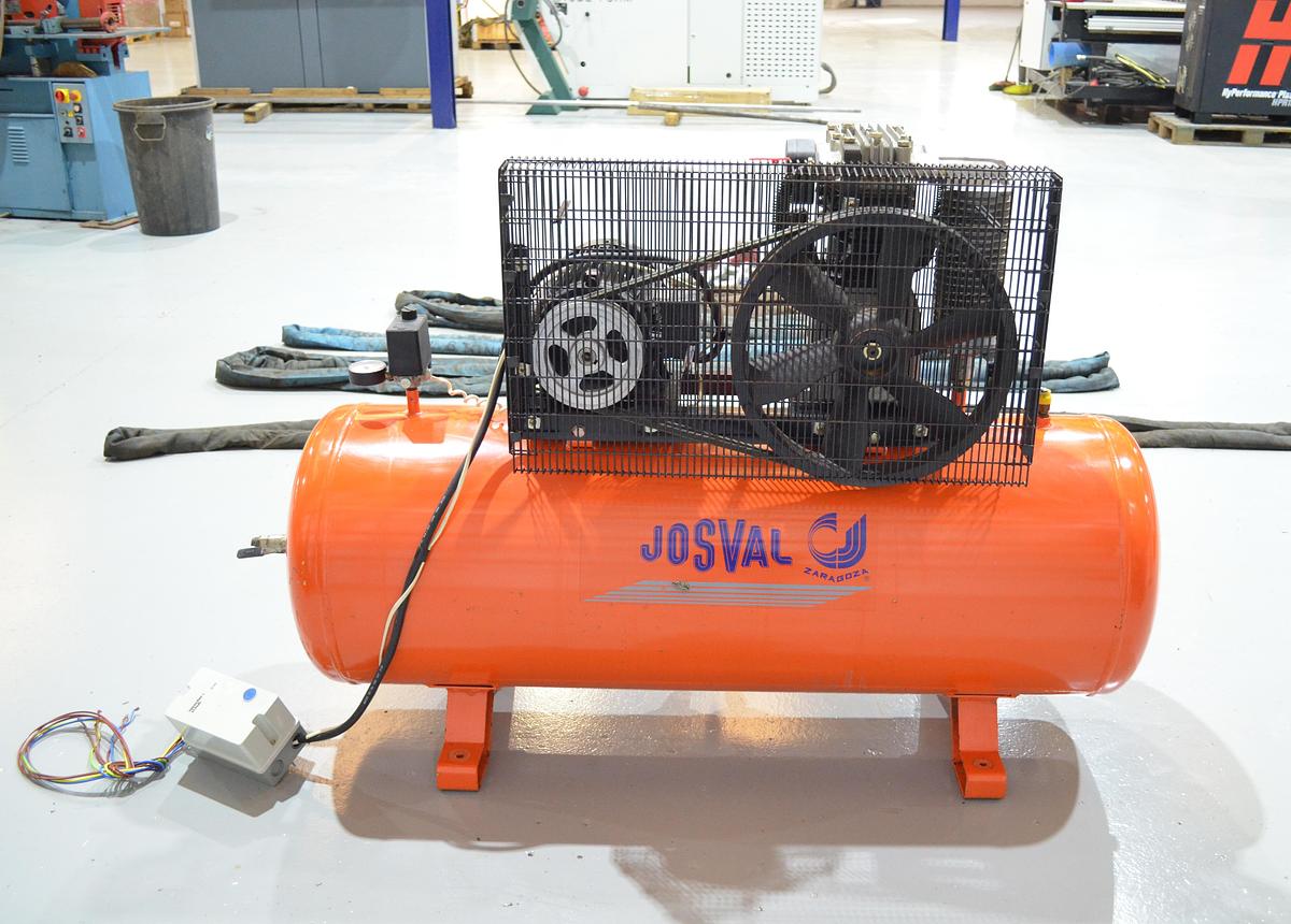 Usado Compresor pistón JOSVAL 5.5Hp 300L