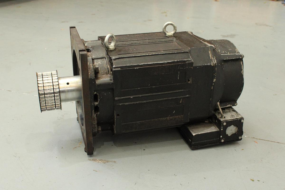 Usado Motor YASKAWA UAASKB-DB-11 7,5 Kw