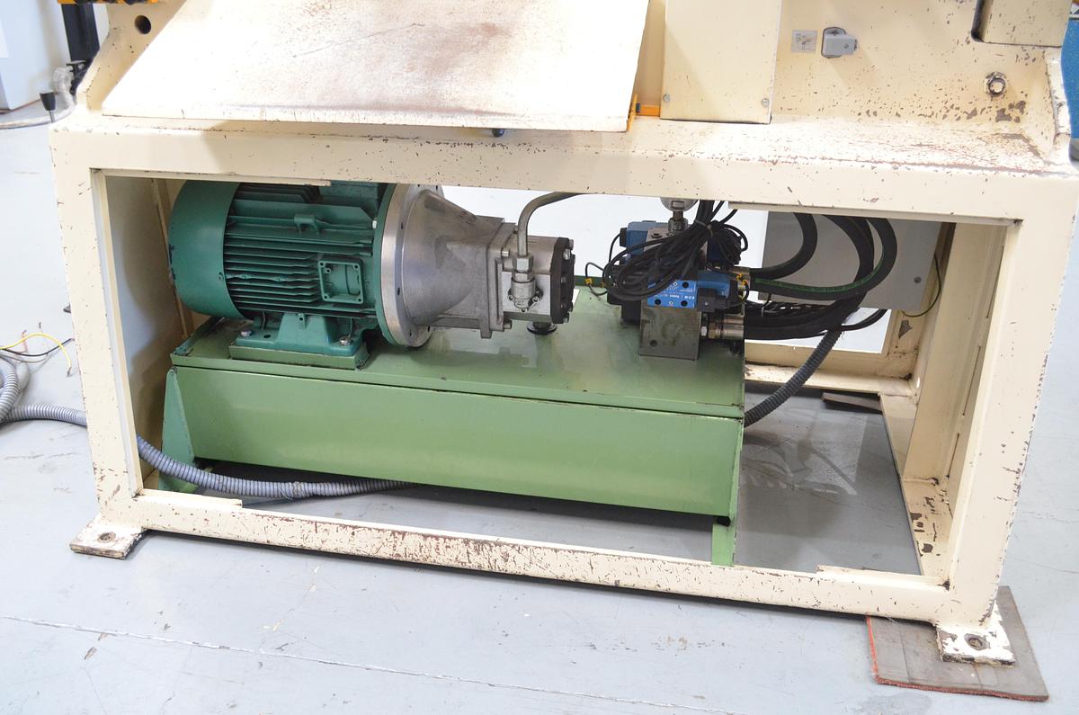 Usado Punzonadora Hidráulica Geka 80 S