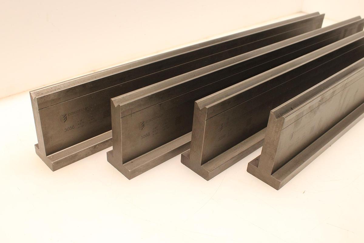 Usado Juego Matrices EUROSTAMP 3056 88º V16 - 835 mm