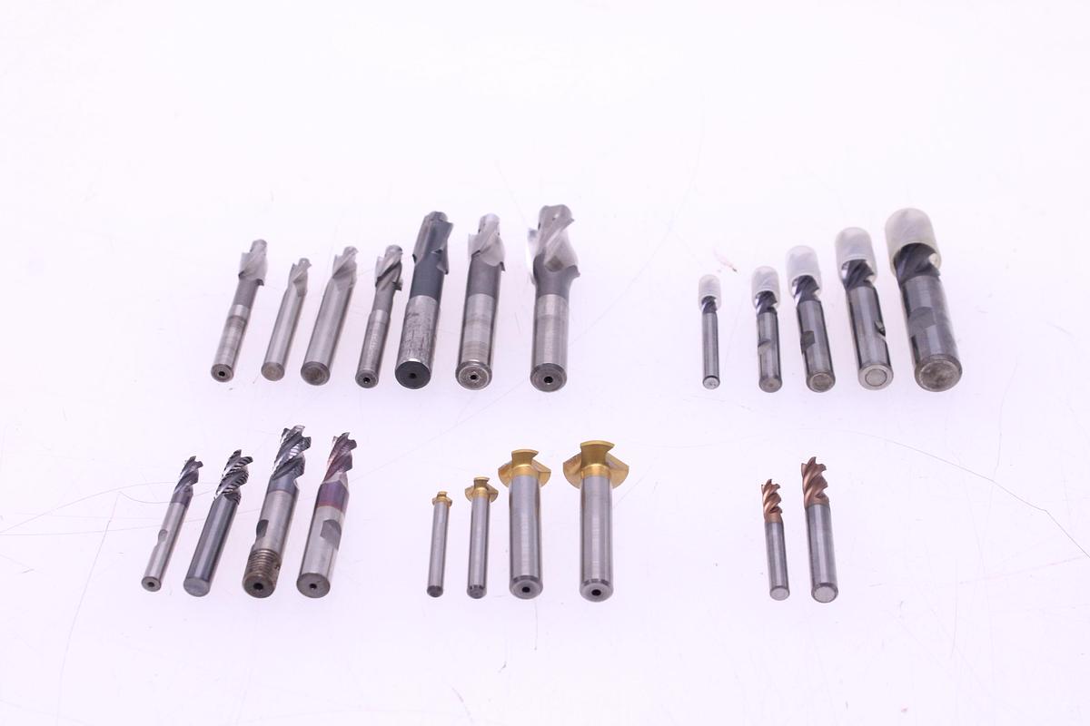 Usado Lote de Fresas y Avellanadores - 22 Unidades