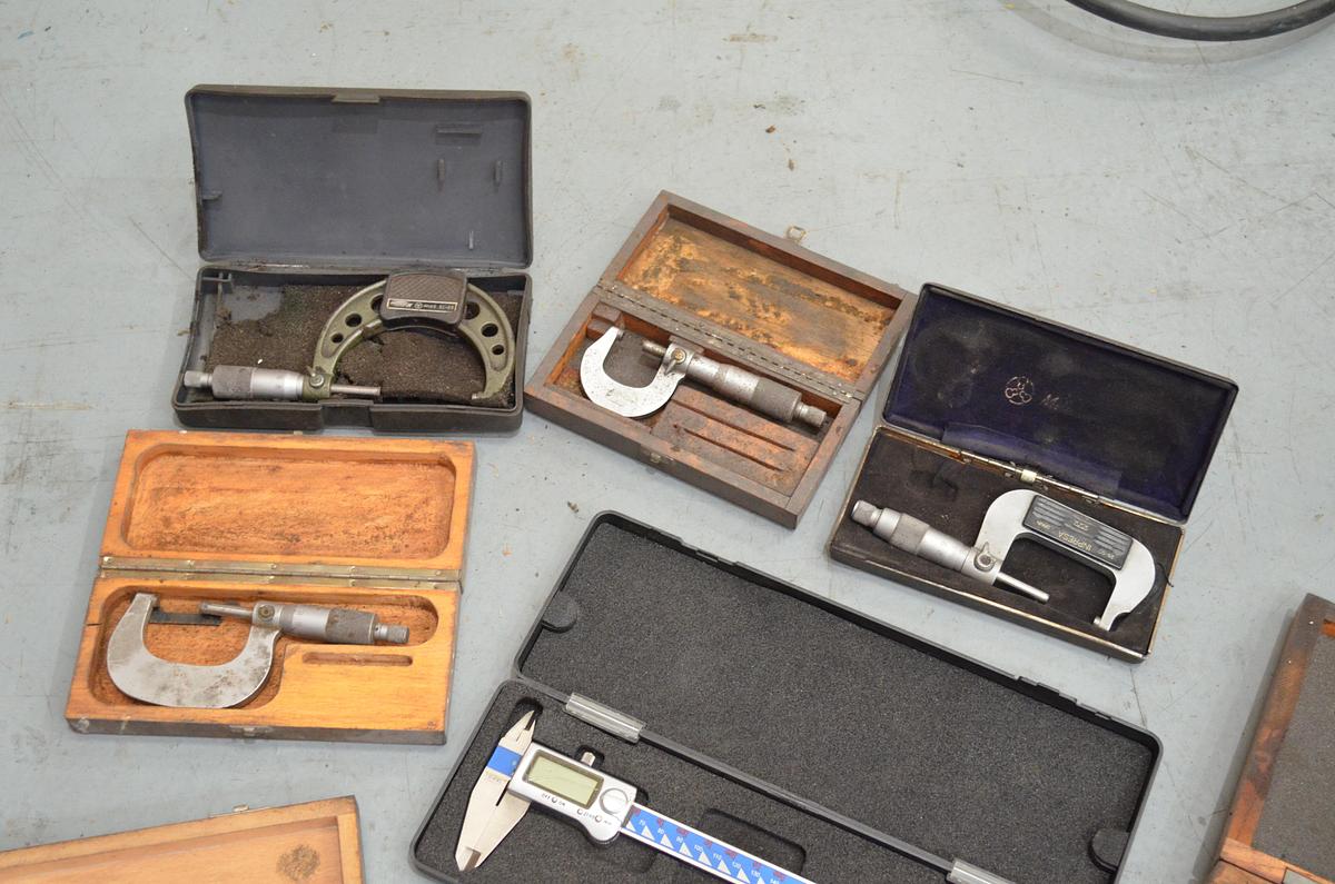 Usado Torno Pinacho L1-225  1650mm e.p. verde