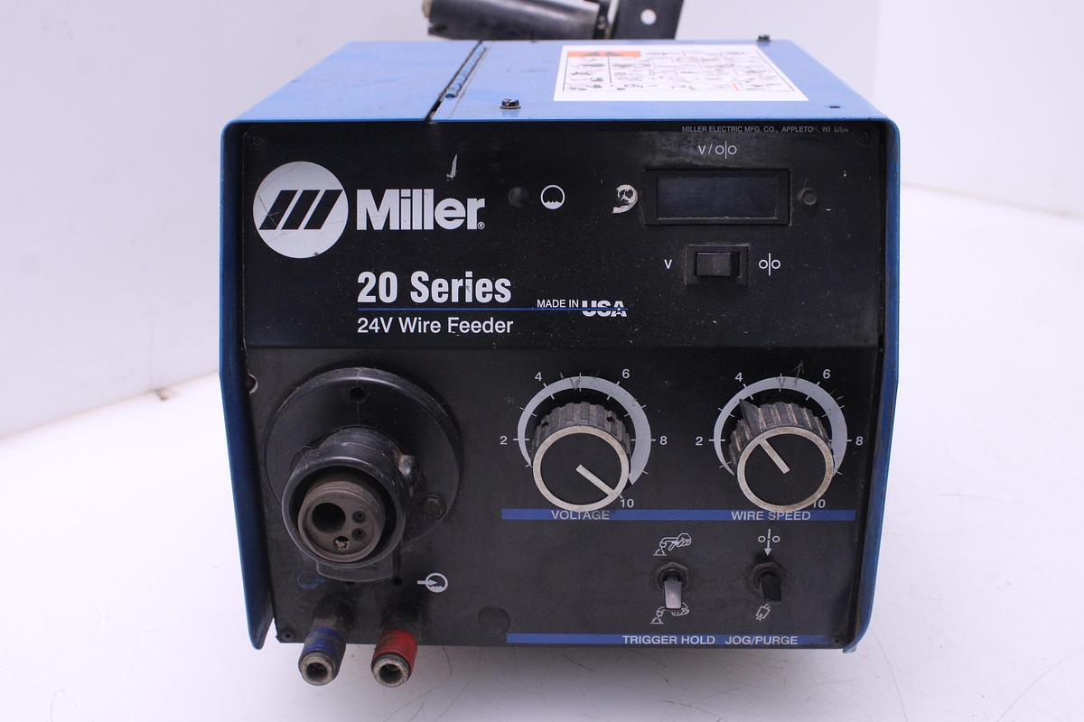 Usado Devanadera / Alimentador Miller I-24 A Wire Feeder
