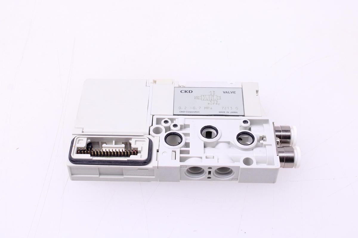 Usado Válvula Neumática CKD NW4GB210-C8-WH-3