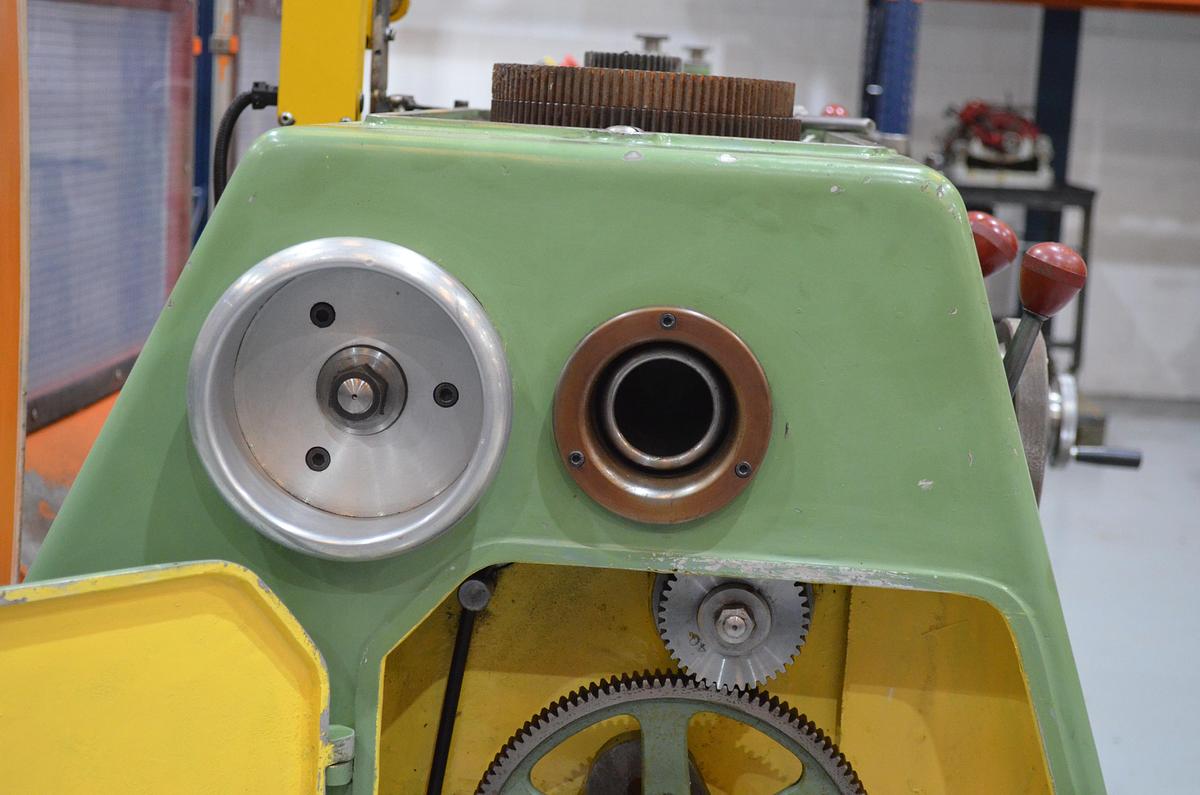 Usado Torno AP E-2 de 2.200mm e.p. con CE