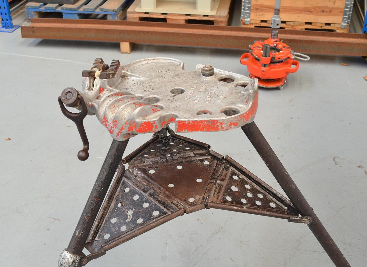 Usado Ridgid Tristand 450