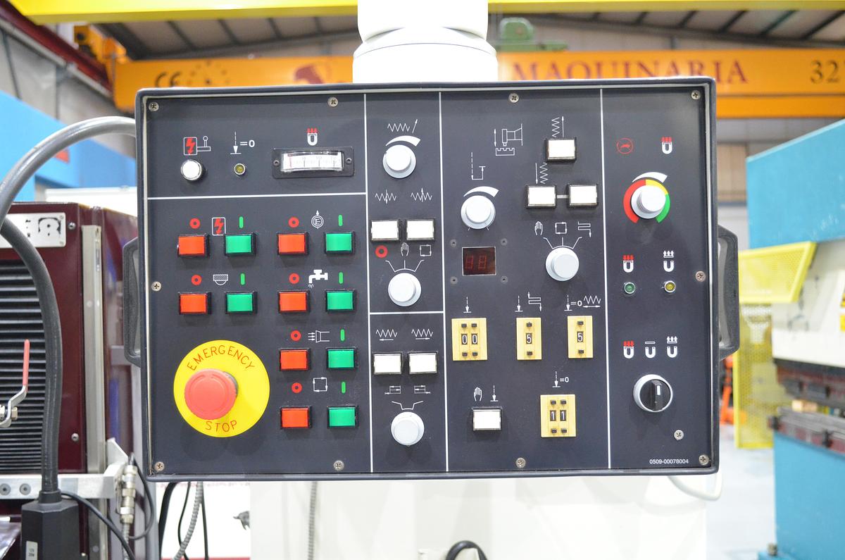 Usado Rectificadora Chevalier FSG-3A818 Eje z autom