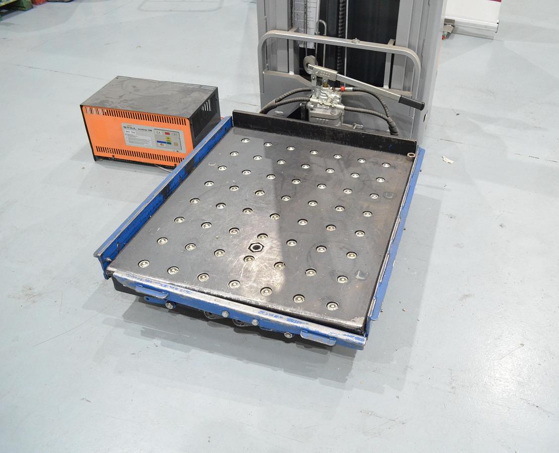 Usado Apilador Still EXV 12 con accesorio para matrices Comtec