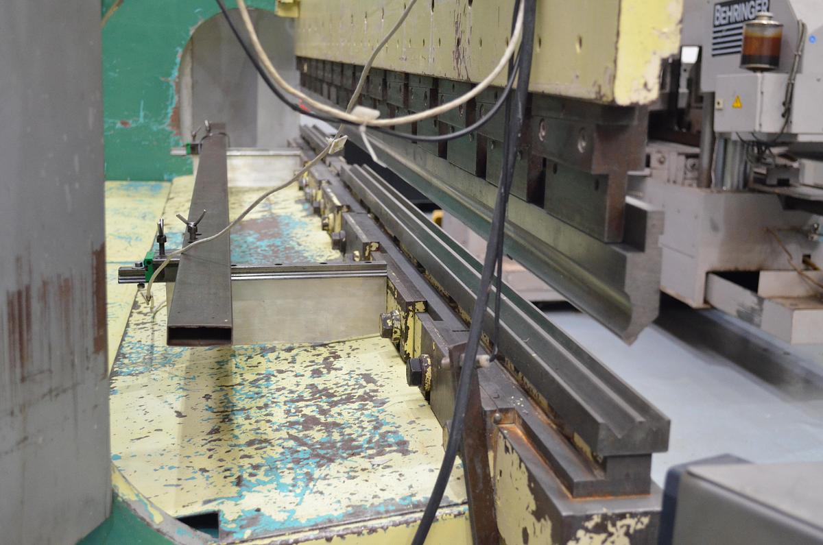 Usado Plegadora hidráulica MEBUSA RG.103