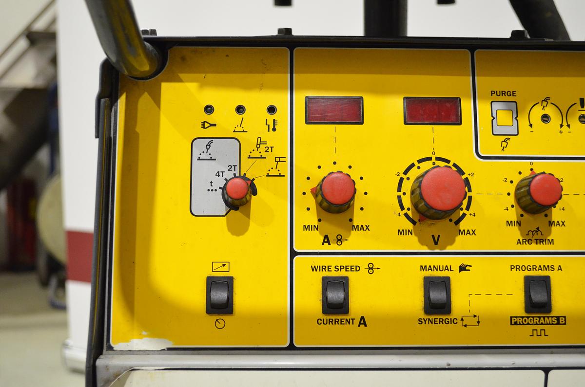 Usado Soldadora mig pulsada y refrigerada STEL Hi-MIG 500P