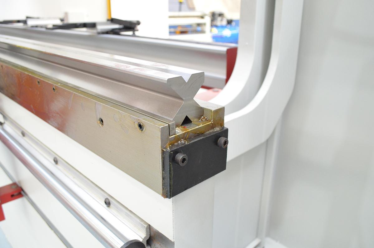 Plegadora Hidráulica MVD SERIE B - 3.100x175Tn