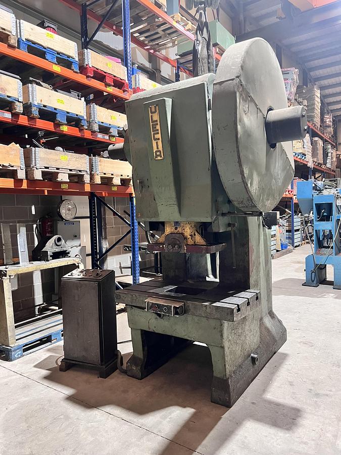 Usado Prensa excentrica ULECIA 150Tn Embrague neumático