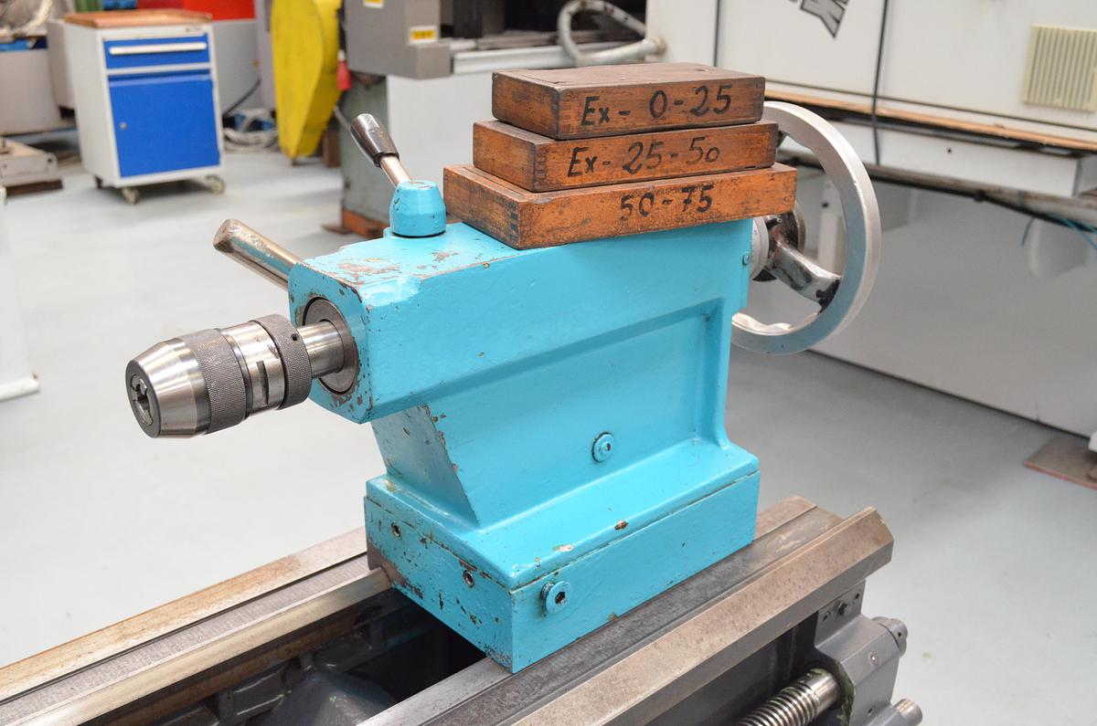 Usado Torno Pinacho L1-225 de 1650mm e.p. Azul