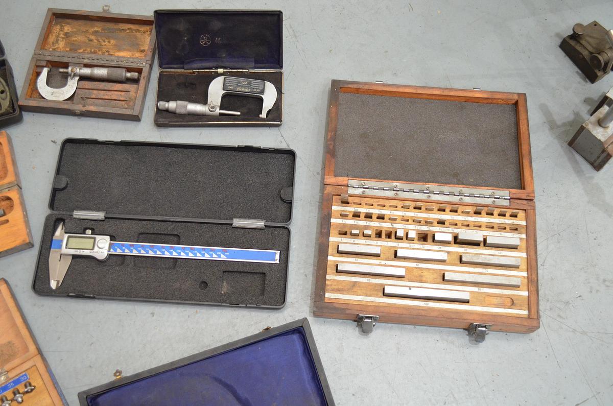 Usado Torno Pinacho L1-225  1650mm e.p. verde