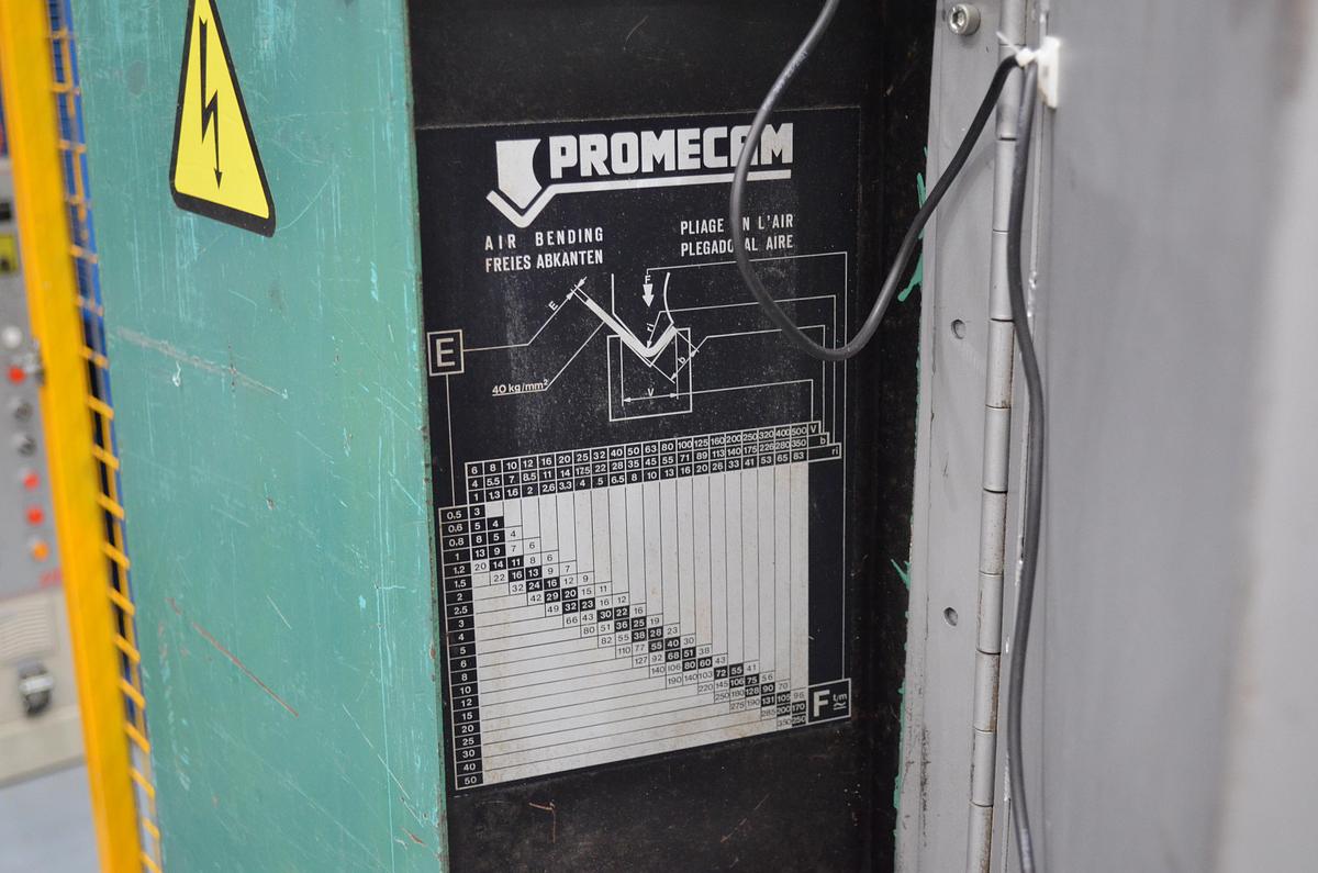 Usado Plegadora hidráulica MEBUSA RG.103