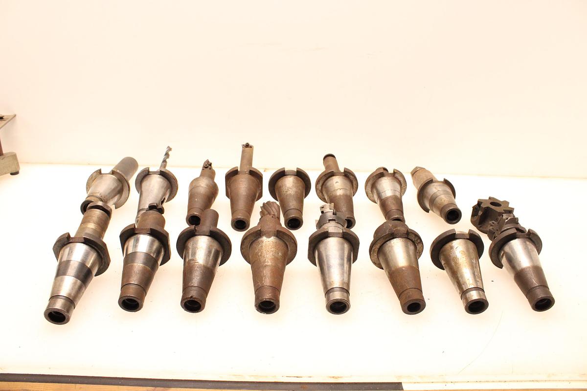 Usado Lote Portafresas y Mandrinos Cono ISO 50 -