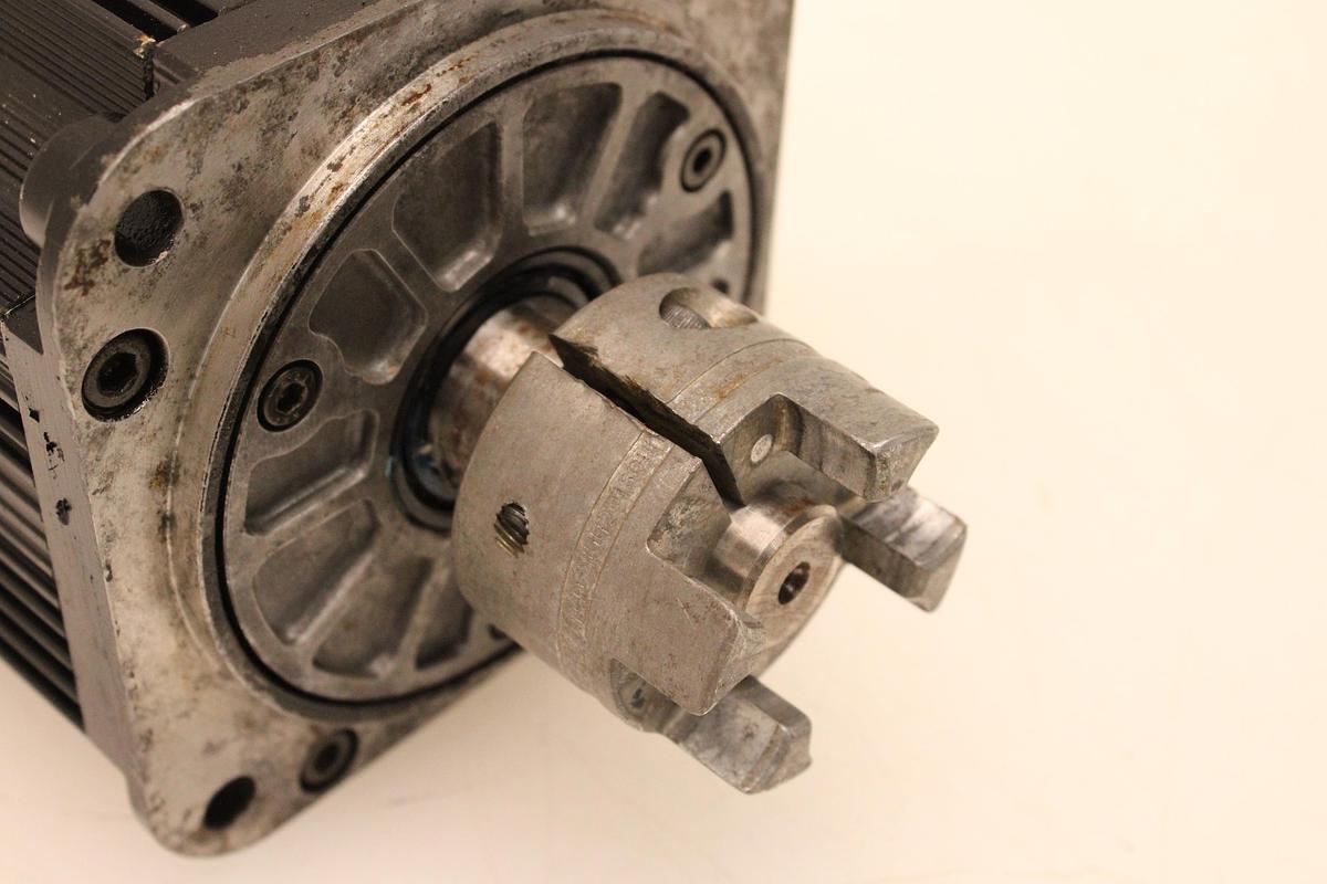 Usado Servomotor YASKAWA SGMG-13A2AAS