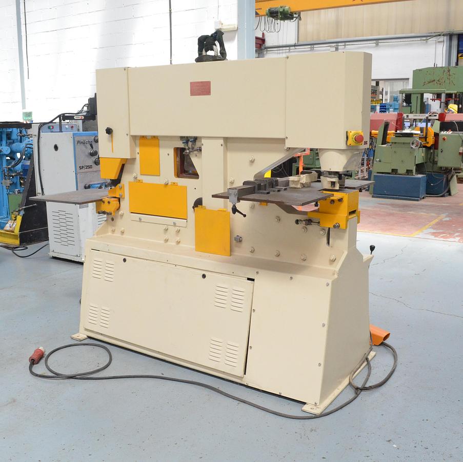 Usado Punzonadora GEKA HYD 70SD