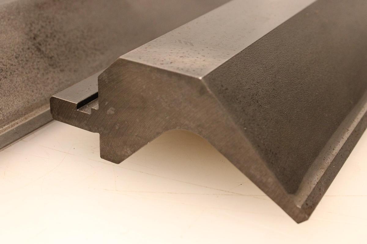 Usado Juego Punzones EUROSTAMP 1173 88º - 13 Tramos