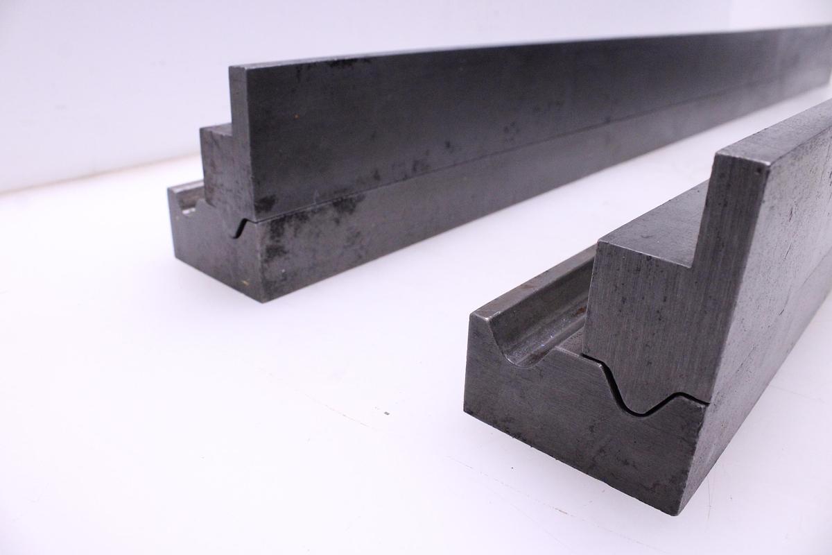 Usado Juego Matrices y Punzones Amarre Recto 2500mm