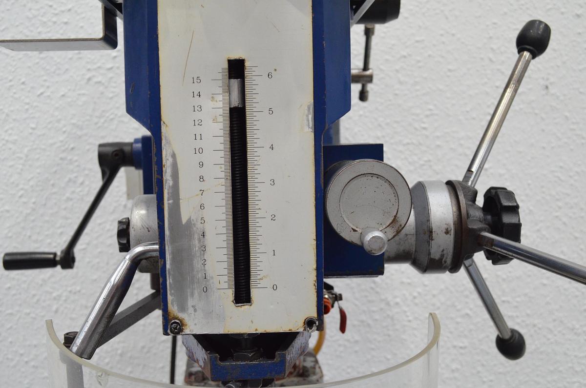 Usado Taladro sobremesa correas MG BMT 465 BT