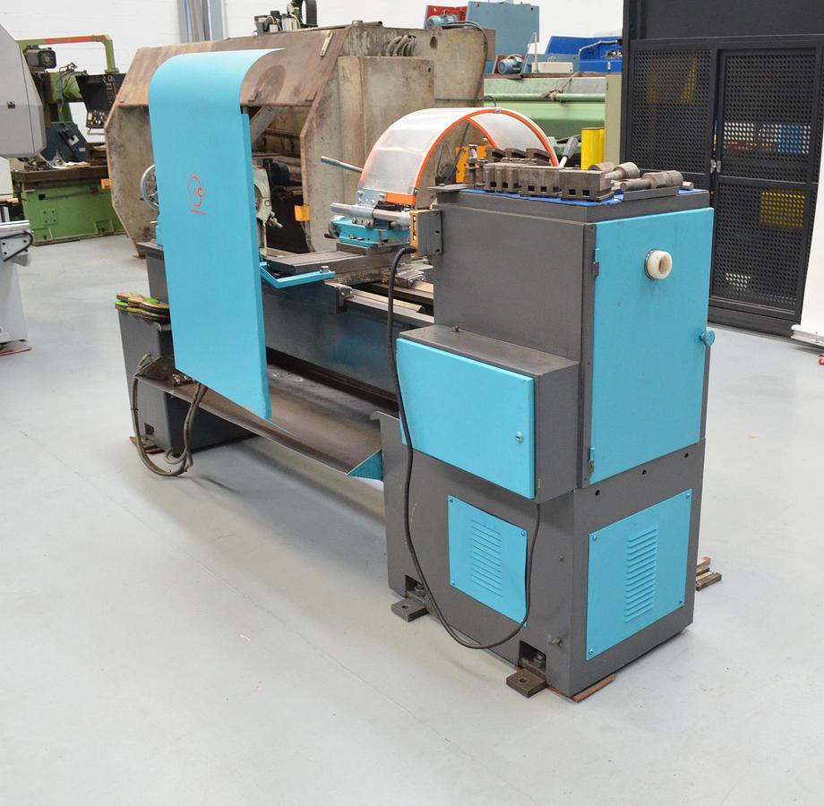 Usado Torno Pinacho L1-225 de 1650mm e.p. Azul