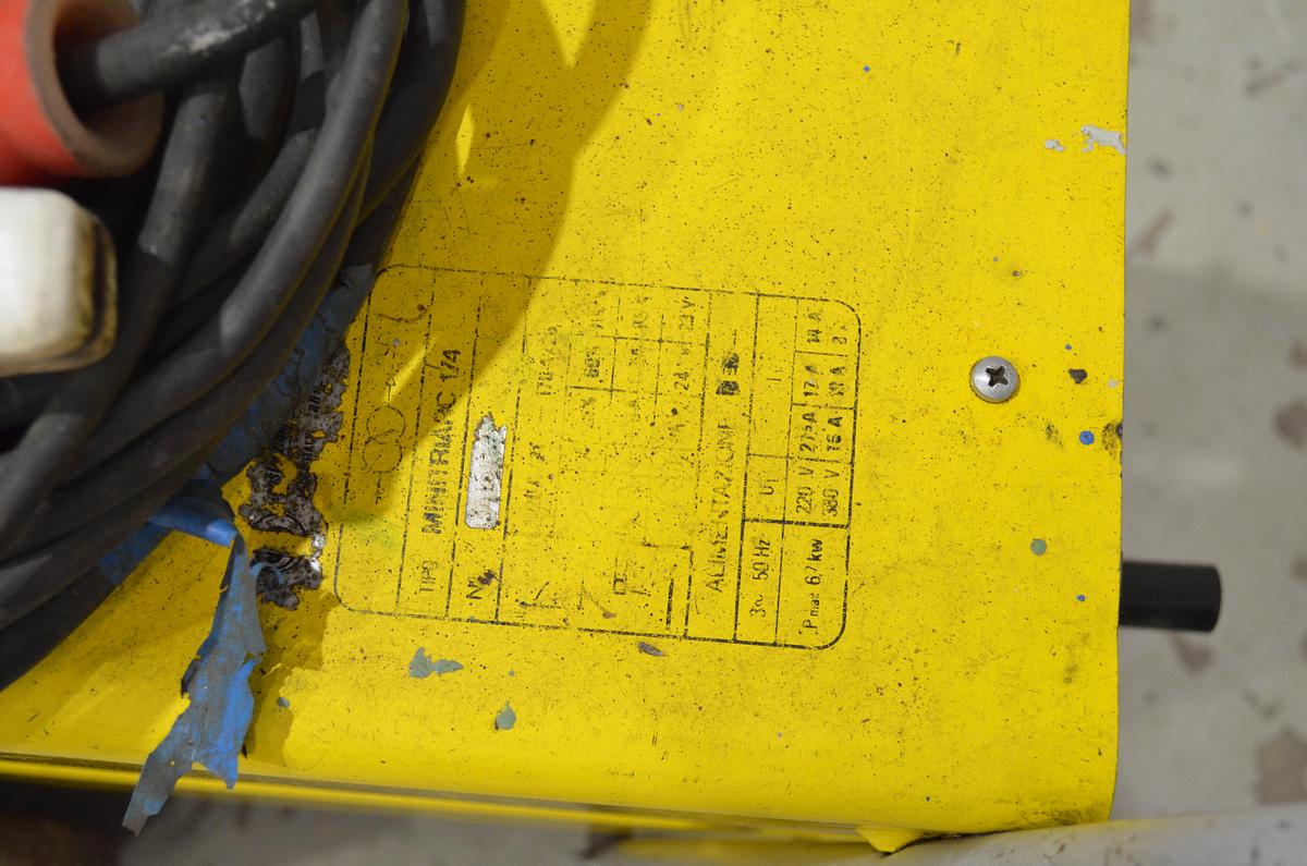 Usado Maquina soldar electrodos CEA MiniTriarc 174