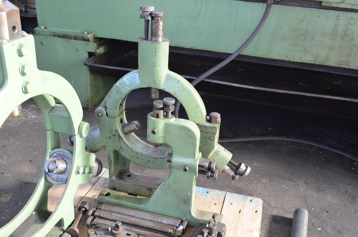 Usado Torno Geminis GE 650 2.000mm e.p