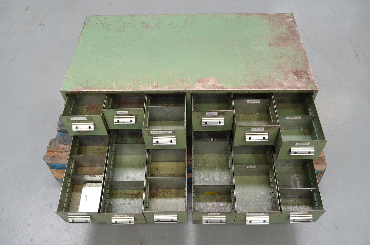 Usado Armario cajones metálicos 970x500x300(h)mm