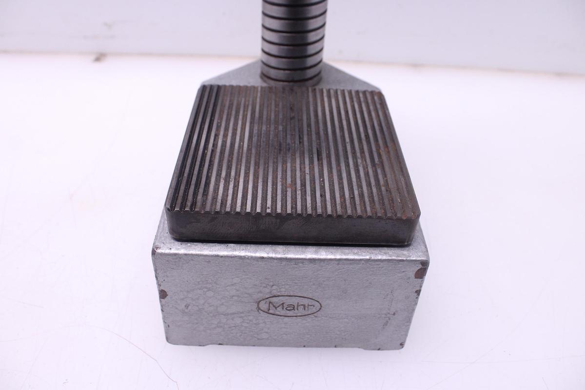 Usado Medidor de Altura con mesa metalica MAHR