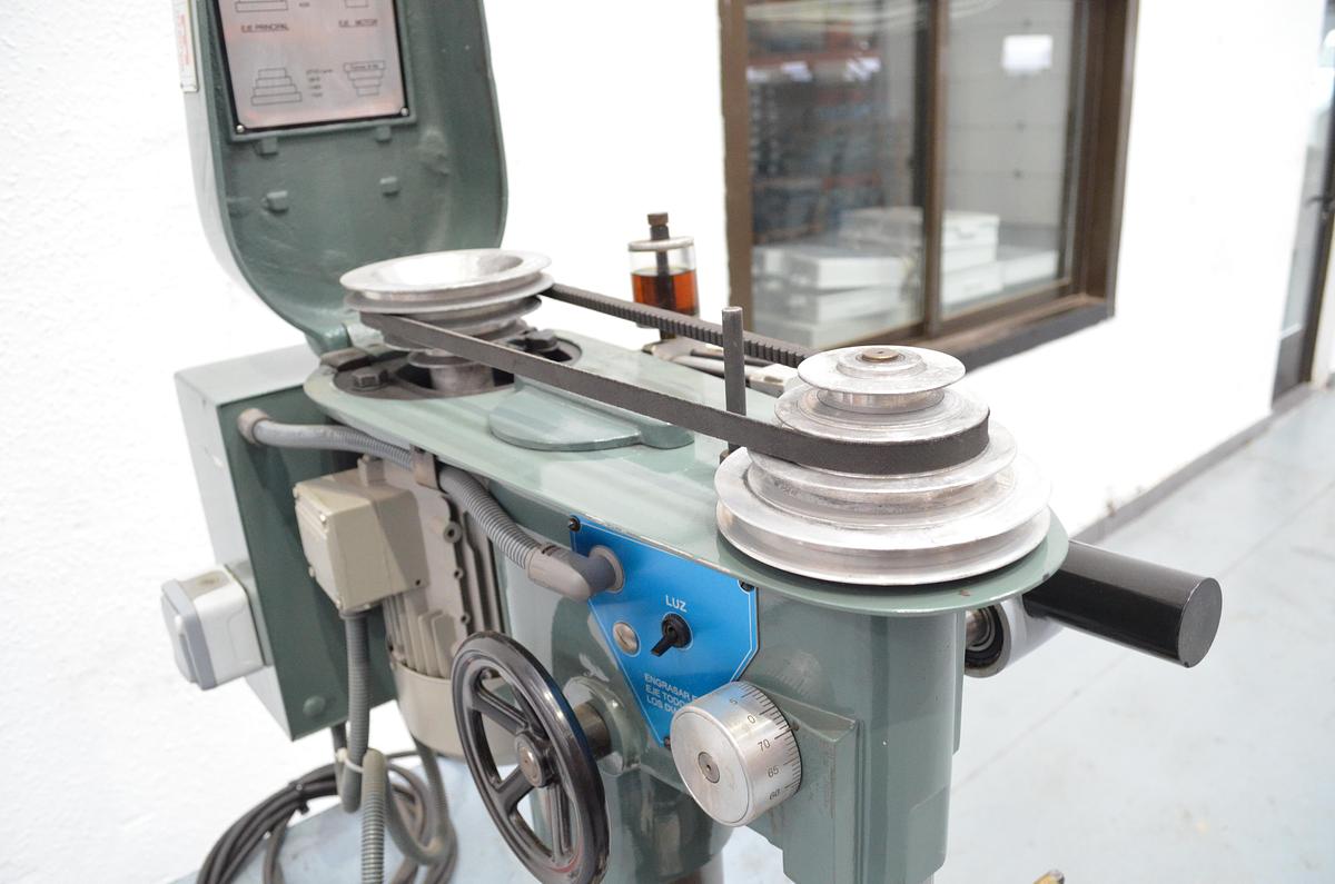 Usado Taladro sobremesa automático Aikartu Ciclo-Matic TCOR Año 2006