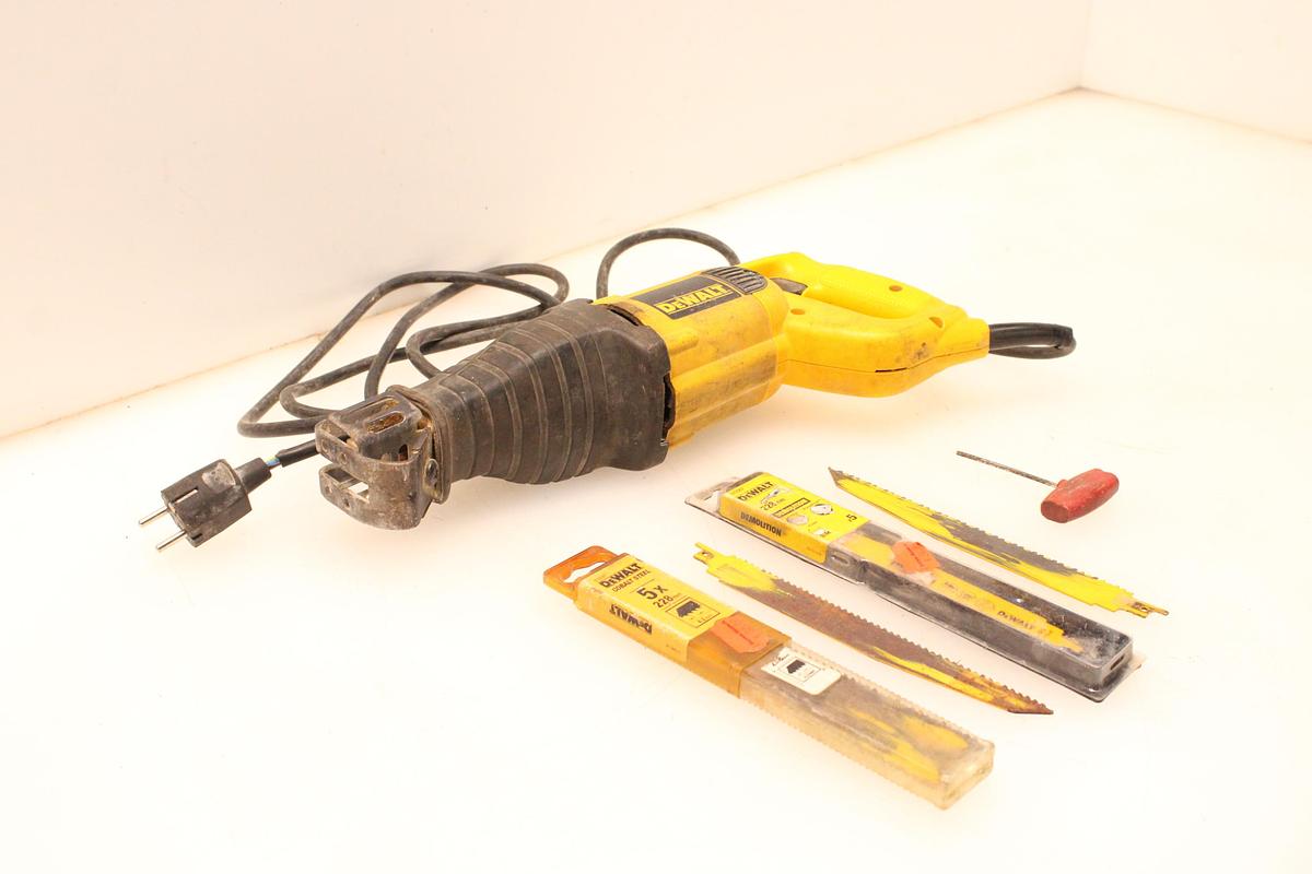 Usado Sierra de Sable DeWalt DW303-QS