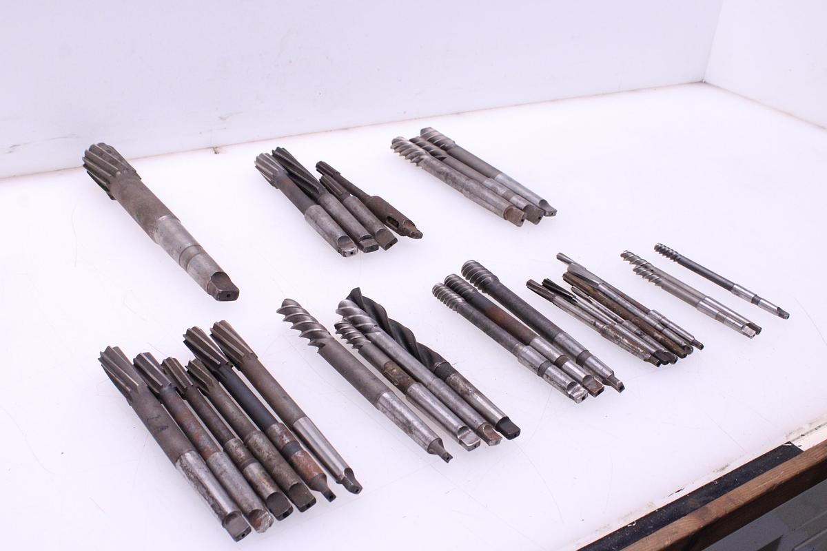 Usado Lote Escariadores y Fresas con Vástago Cono Morse