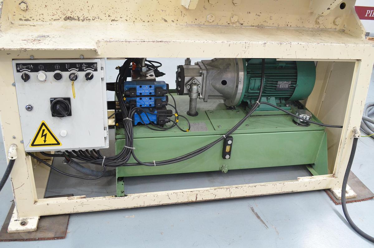 Usado Punzonadora Hidráulica Geka 80 S