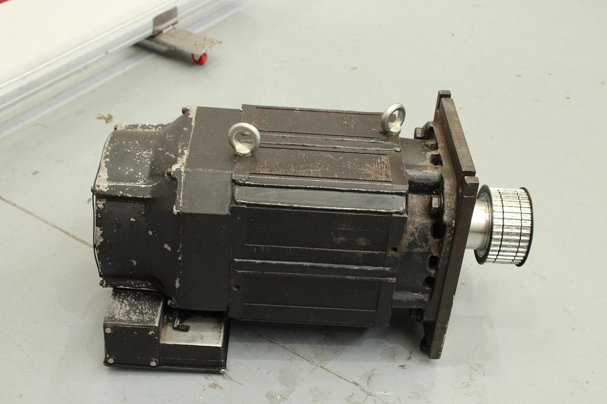 Usado Motor YASKAWA UAASKB-DB-11 7,5 Kw