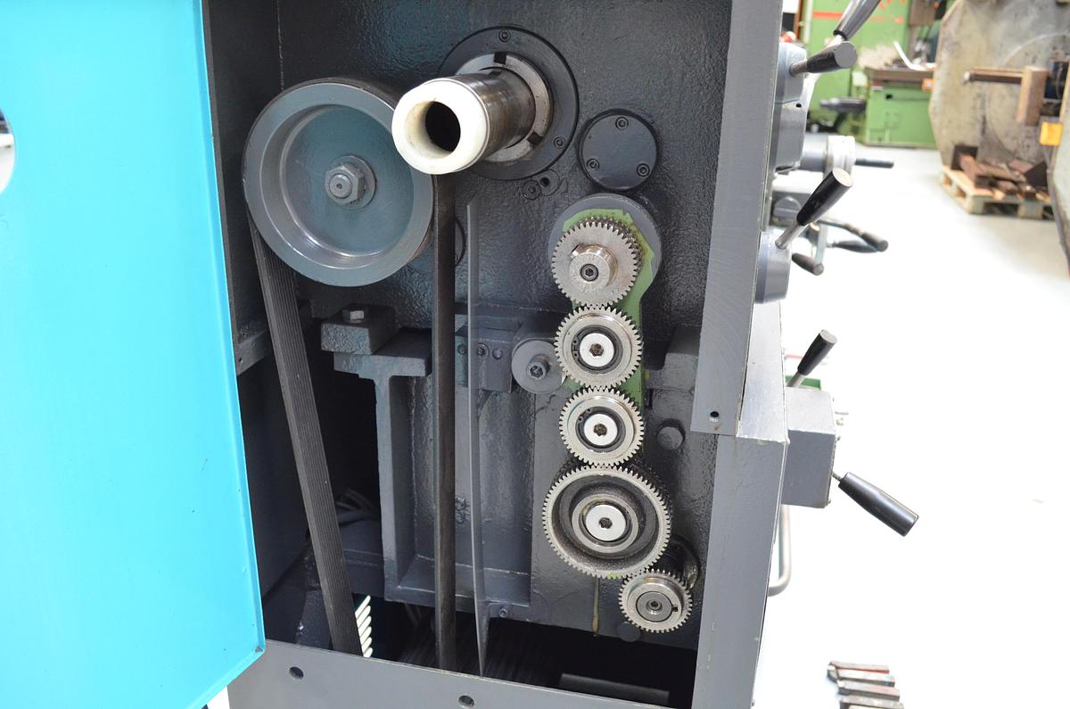 Usado Torno Pinacho L1-225 de 1650mm e.p. Azul