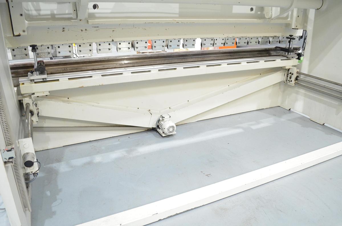 Usado Plegadora hidráulica DENER 4100x160tn ADMP.160-40