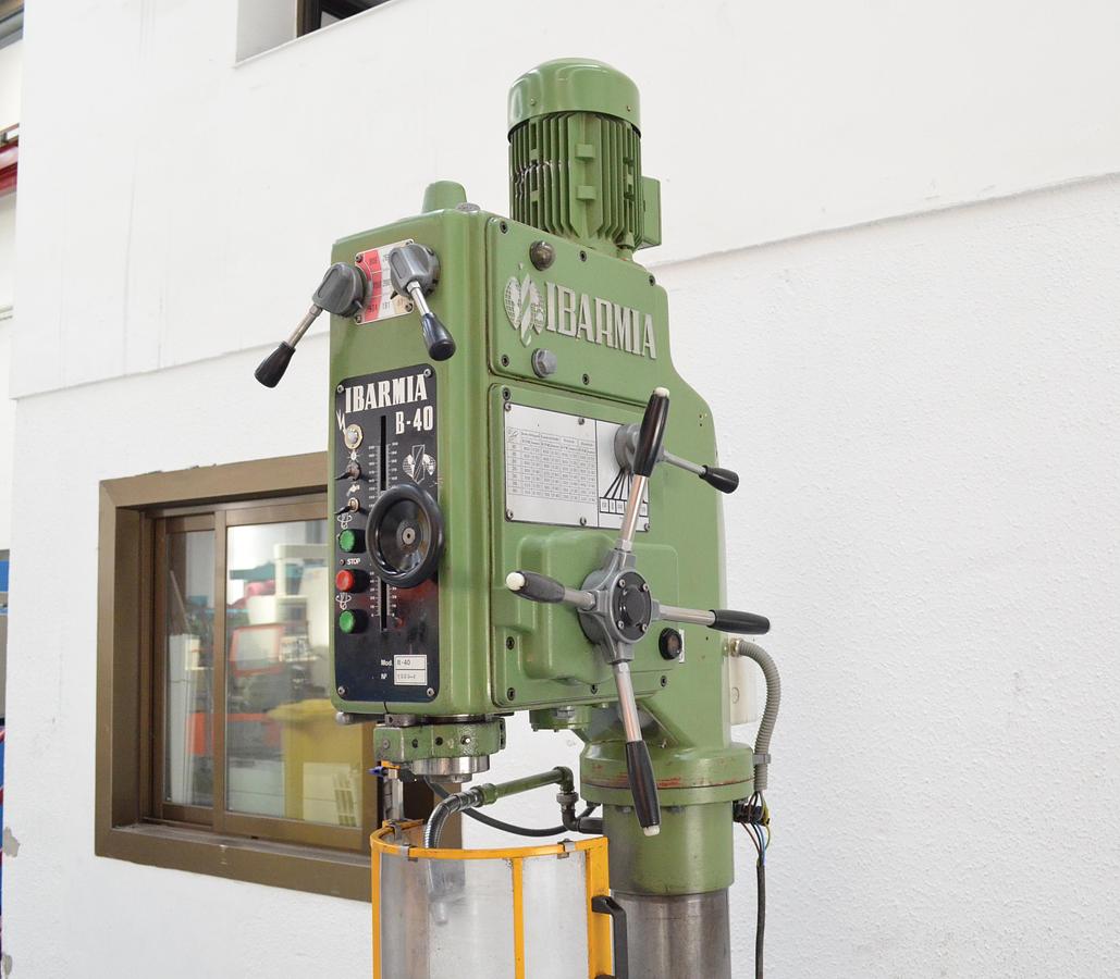 Usado Taladro columna Ibarmia B-40 engranajes