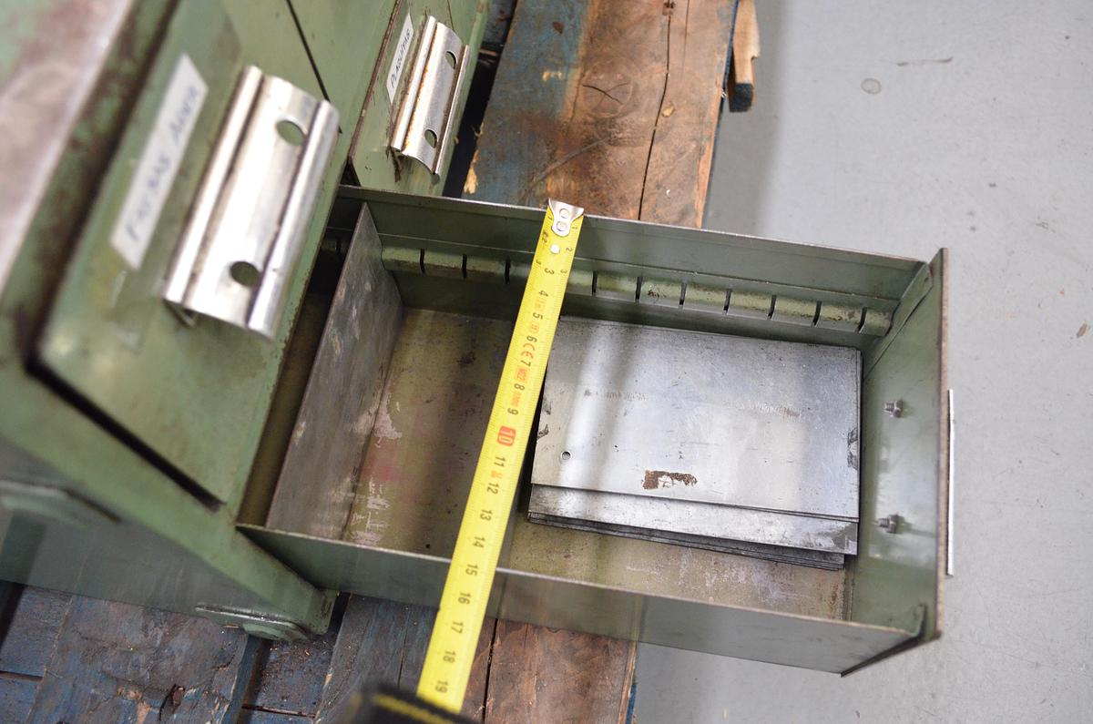 Usado Armario cajones metálicos 970x500x300(h)mm