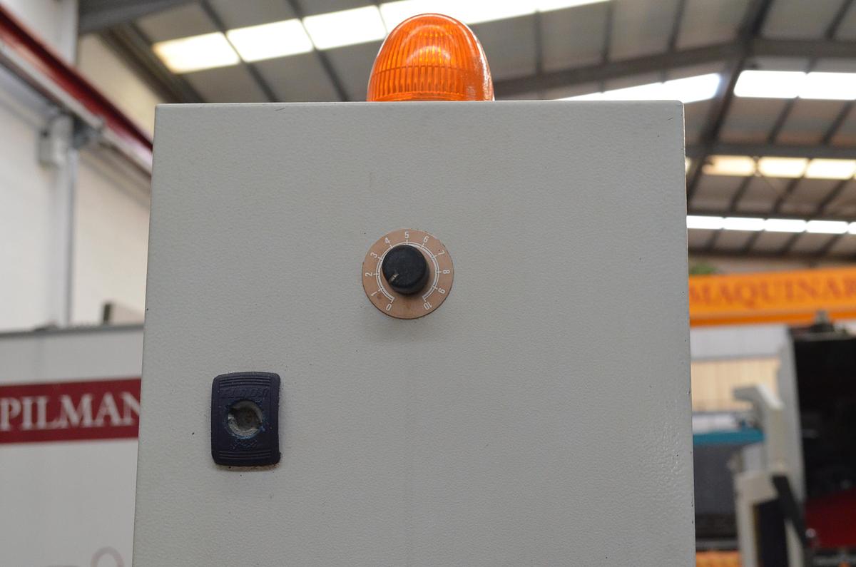 Usado Sierra cinta semi-automatica MG K 300 SA - 2006