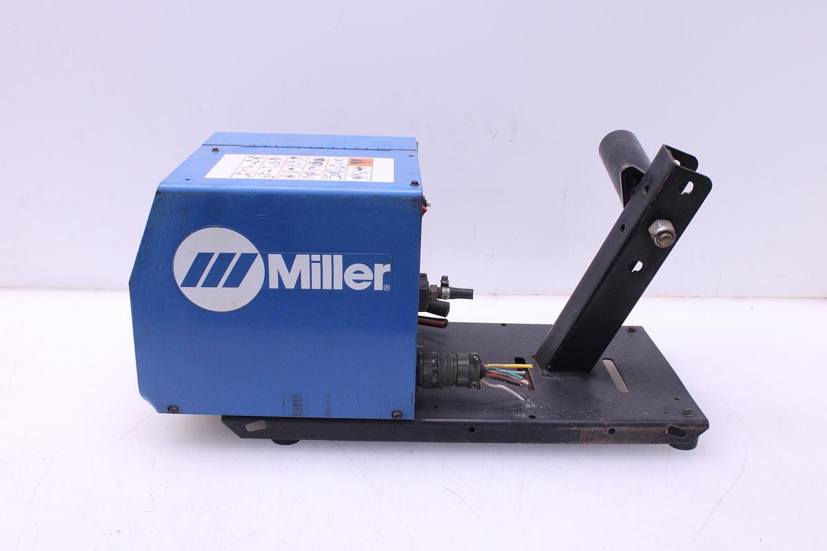 Usado Devanadera / Alimentador Miller I-24 A Wire Feeder